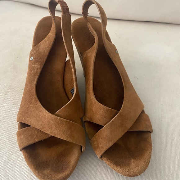 Ugg Wedge sandals with back strap - Picture 3 of 7